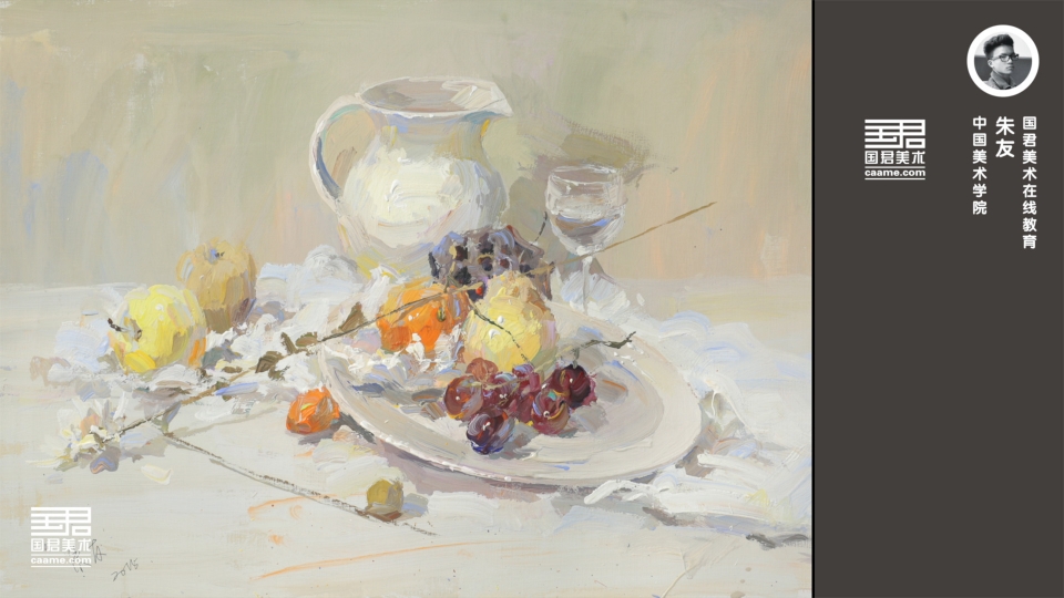 色彩静物_白色陶罐、白色衬布、白色盘子、水果、玻璃杯、花枝_朱友